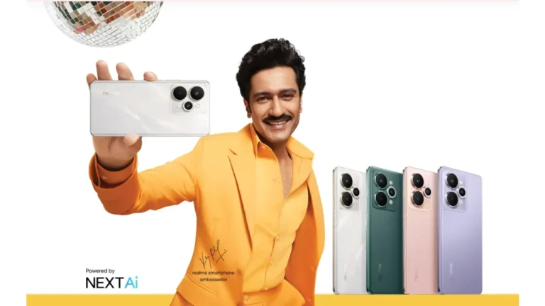 विक्की कौशल ने Realme 15 Pro 5G का सिल्वर वेरिएंट हाथ में लिया